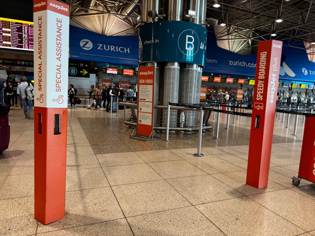EasyJet check in signs Lisbon LIS