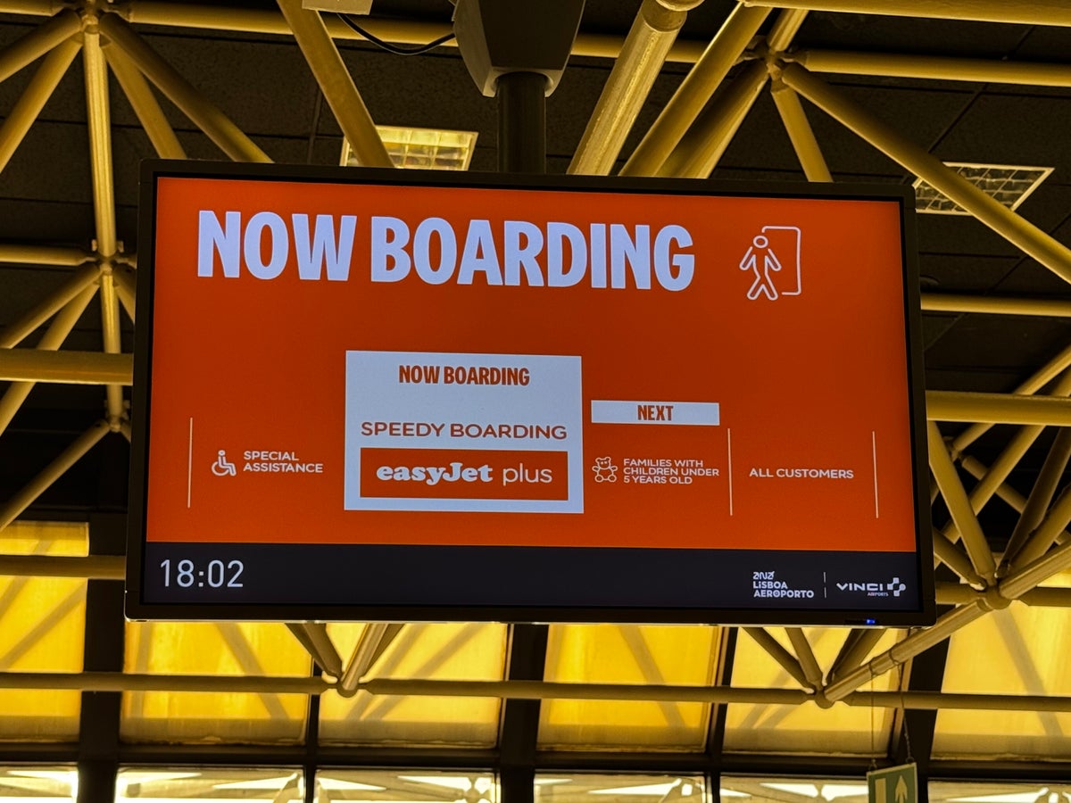 EasyJet speedy boarding group sign