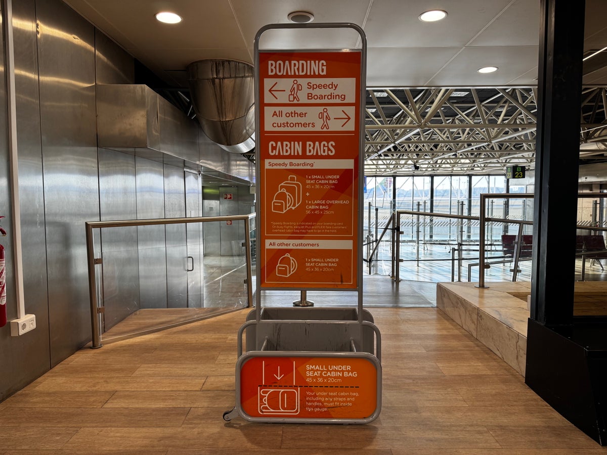 EasyJet speedy boarding sign
