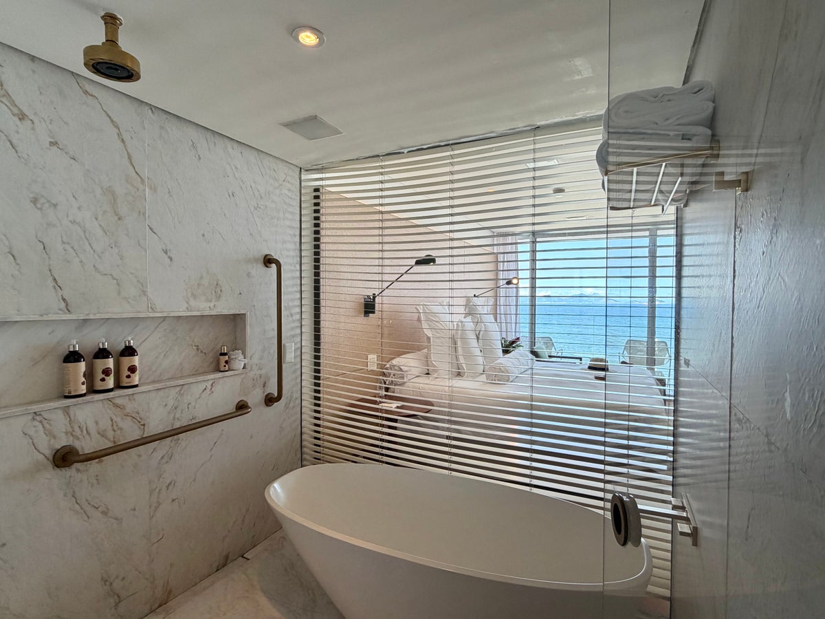 Emiliano Rio Ocean Deluxe bathroom
