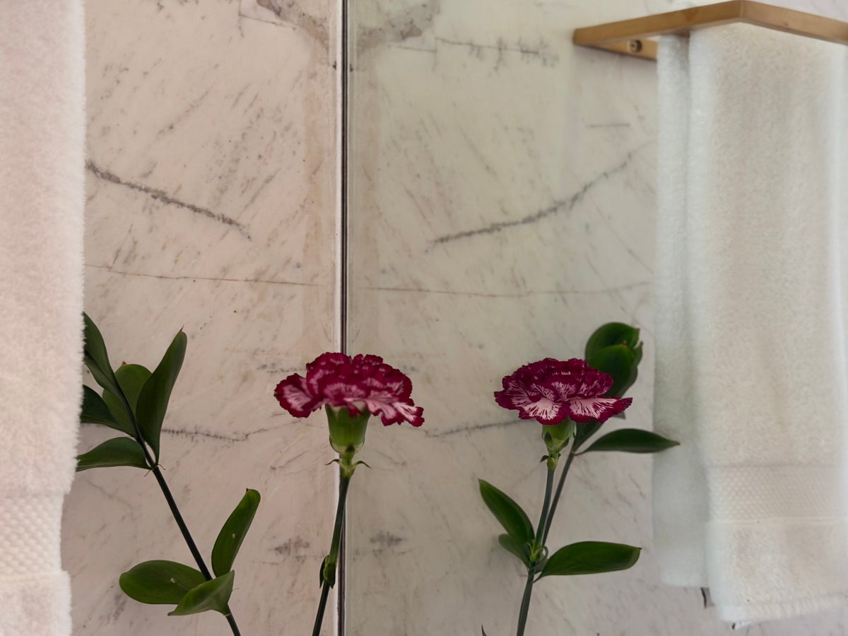 Emiliano Rio Ocean Deluxe fresh flowers