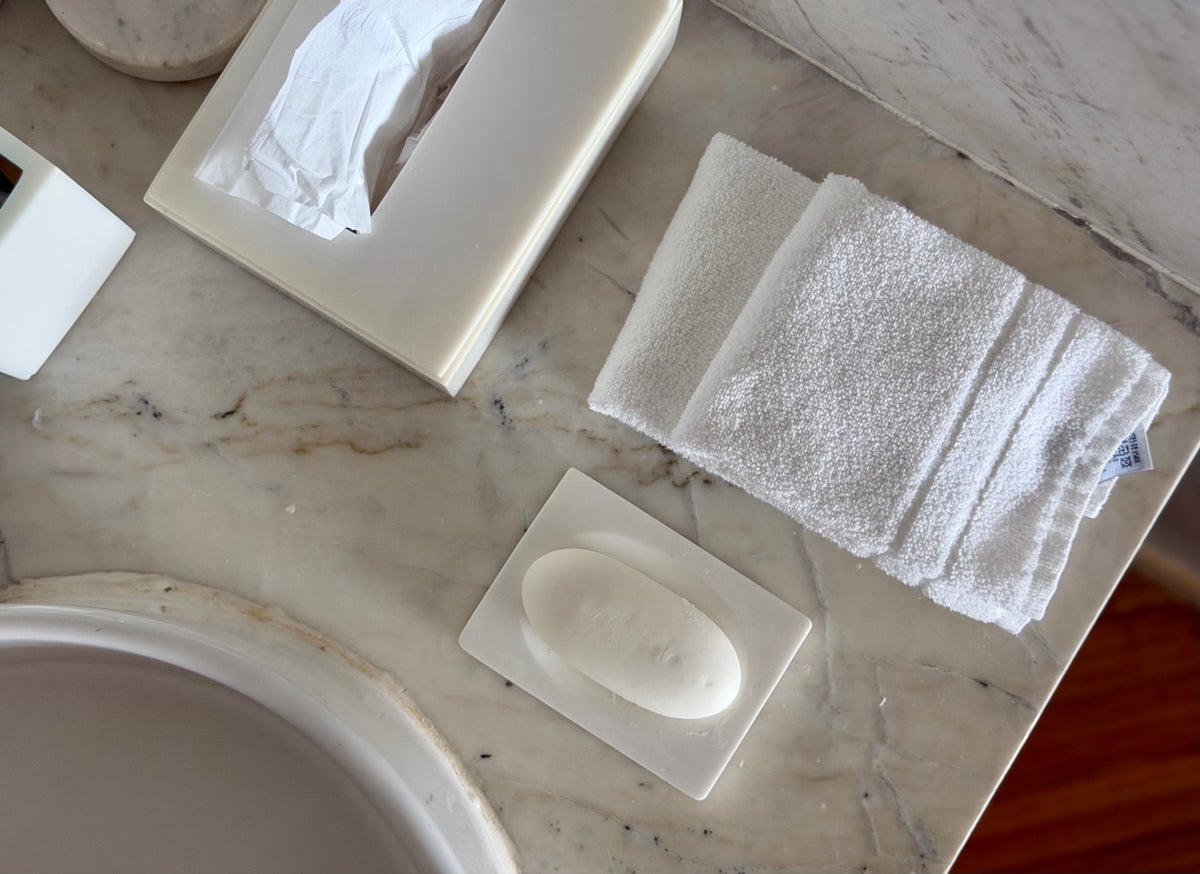 Emiliano Rio Ocean Deluxe sink amenities