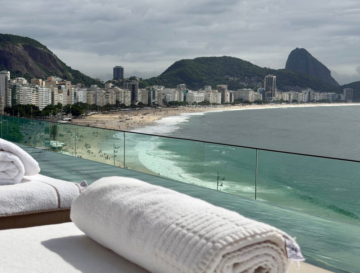 Emiliano Rio front row poolside