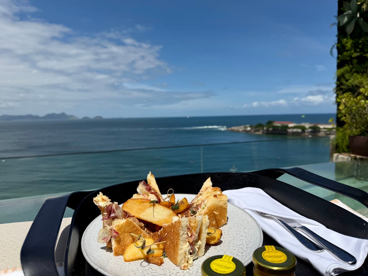 Emiliano Rio poolside food