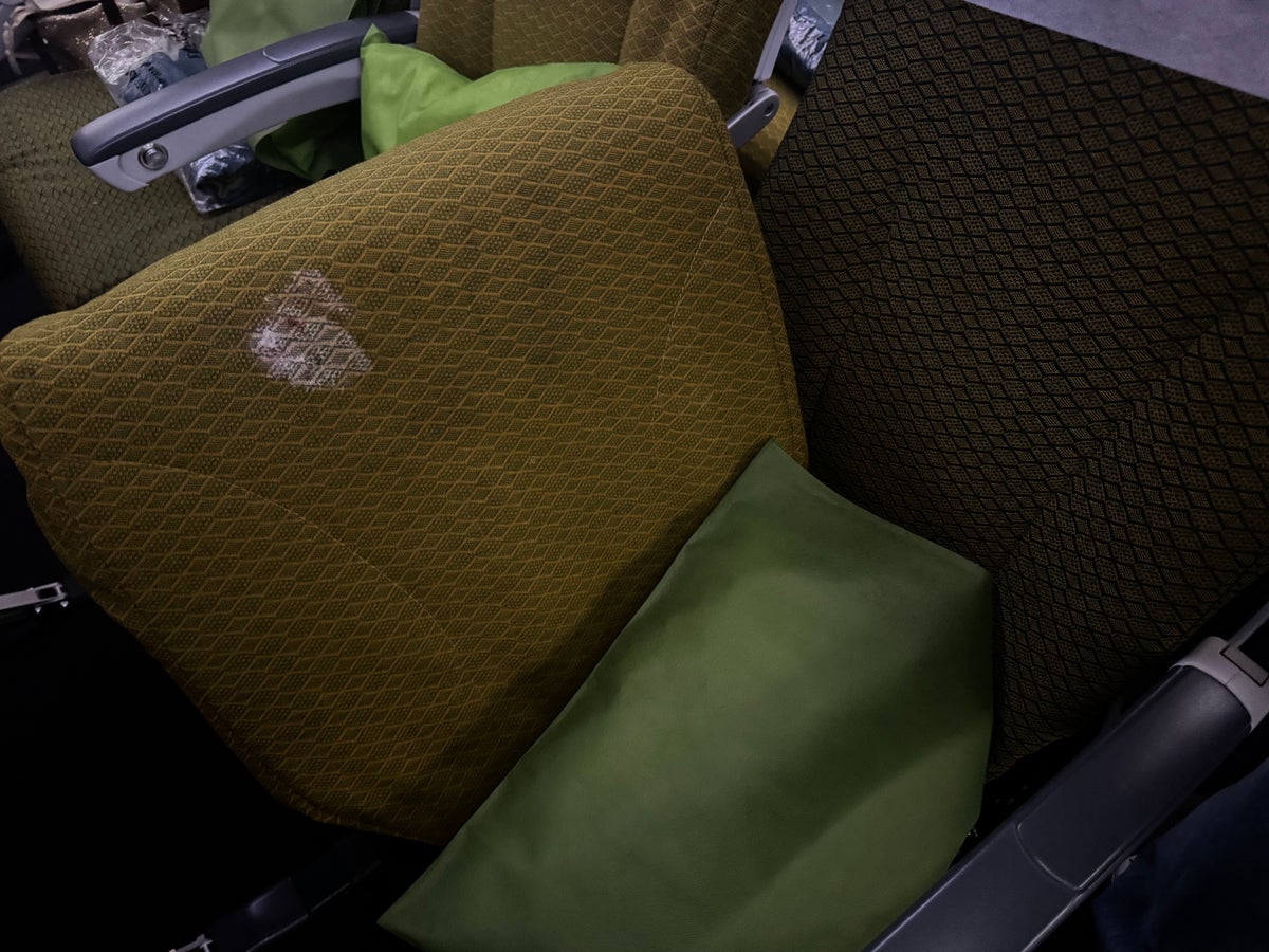 Ethiopian Airlines Boeing 787 9 FCO ADD broken seat