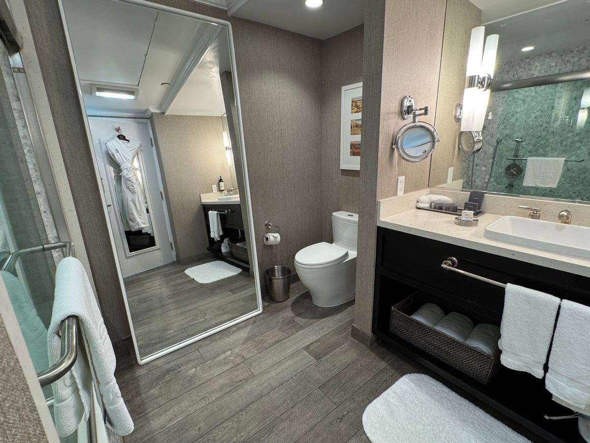 Fairmont Miramar Signature Bungalow bathroom