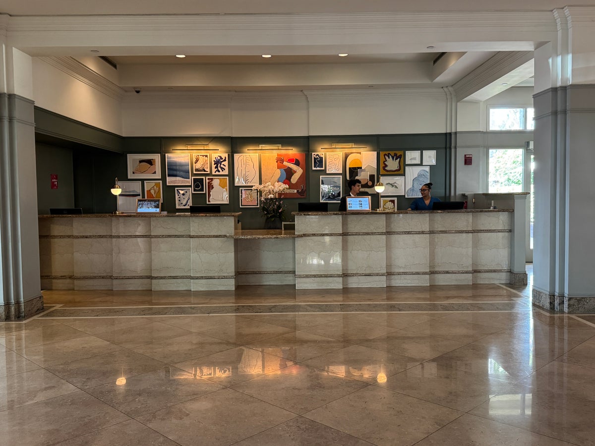Fairmont Miramar lobby check in desk