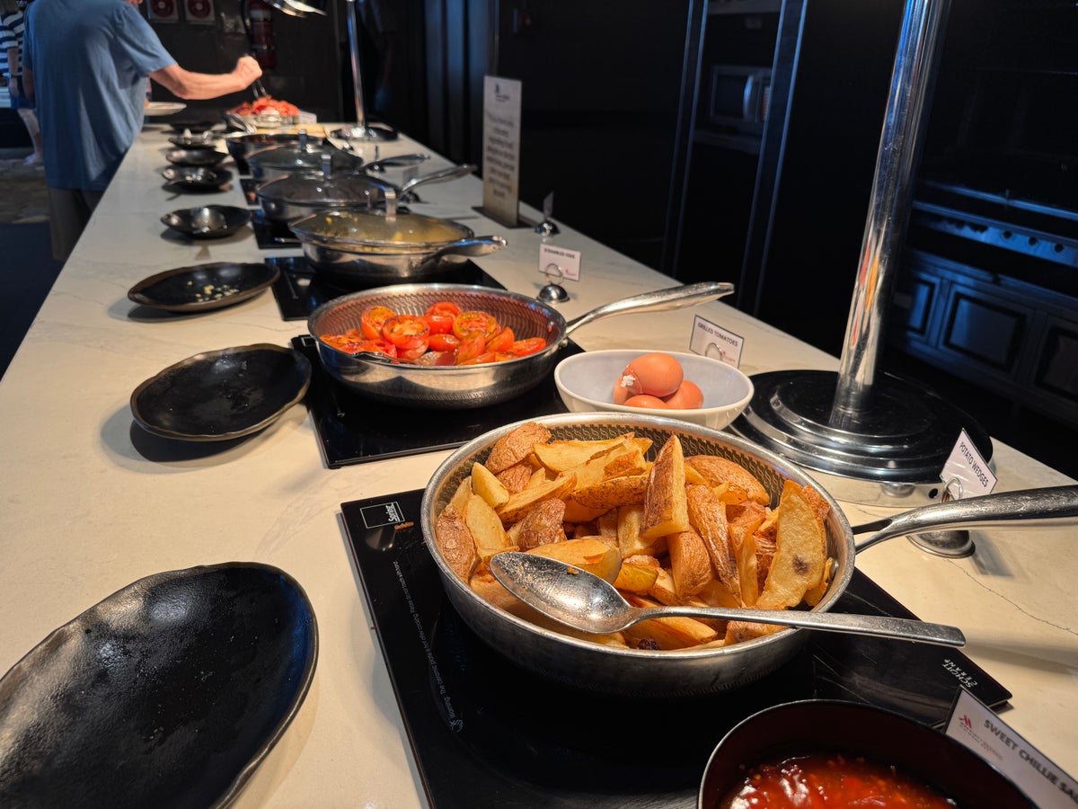 Fiji Marriott Resort Momi Bay Goji Kitchen breakfast hot items