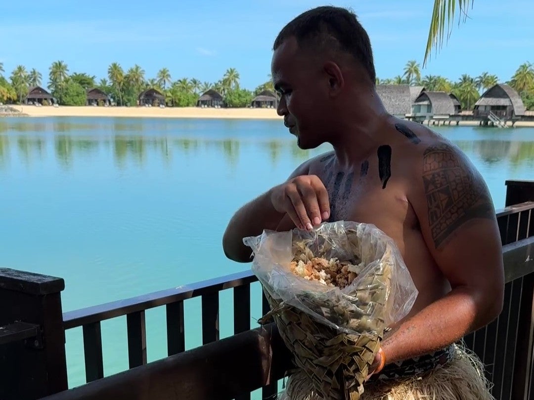 Fiji Marriott Resort Momi Bay fish feeding