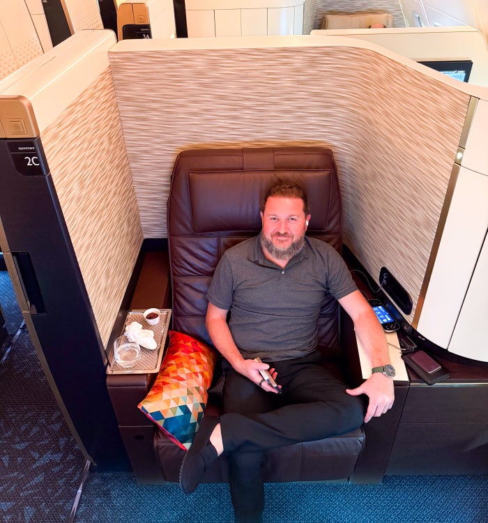 Emirates_Inaugural_World’s_Shortest_A380_Flight_First_Class_Window_Suite_Cherag_Dubash First Class Etihad A380 The Residence Image Credit Alex Miller