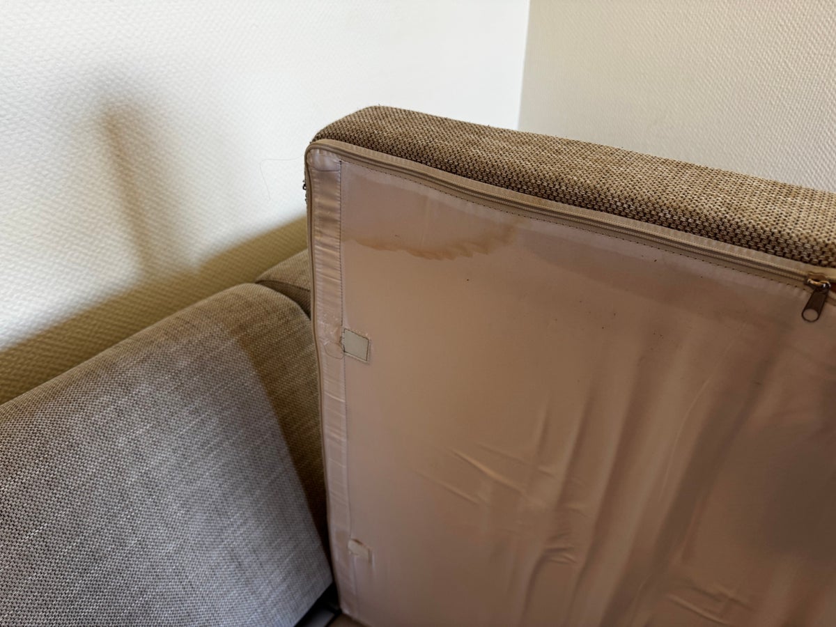 Four Essen stain under cushion