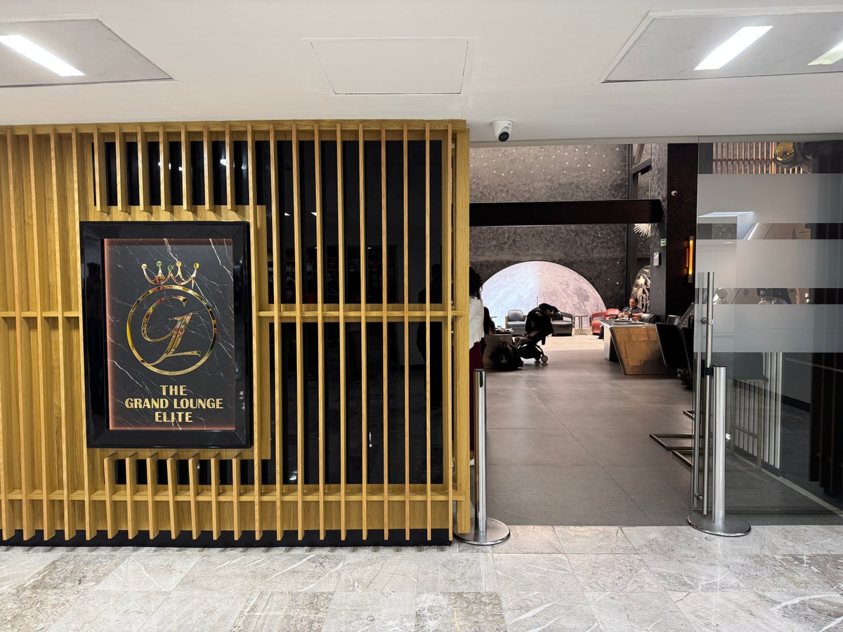 Grand Lounge Elite MEX entrance