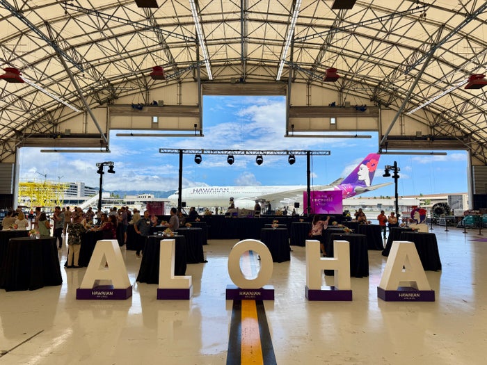 Hawaiian Airlines HNL Event Aloha Lettering