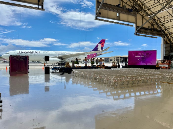 Hawaiian Airlines HNL Event Perfomers With A330 Hawaiian Airlines HNL Event Perfomers With A330