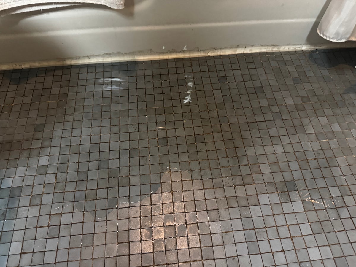 Hilton Addis Ababa bathroom water on floor