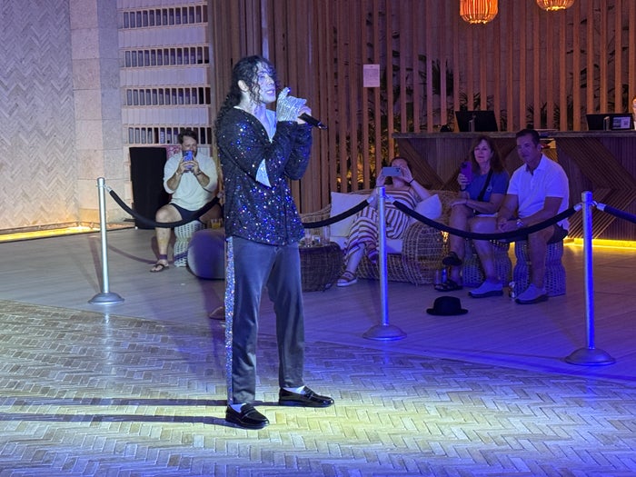 Hilton Tulum Michael Jackson performer