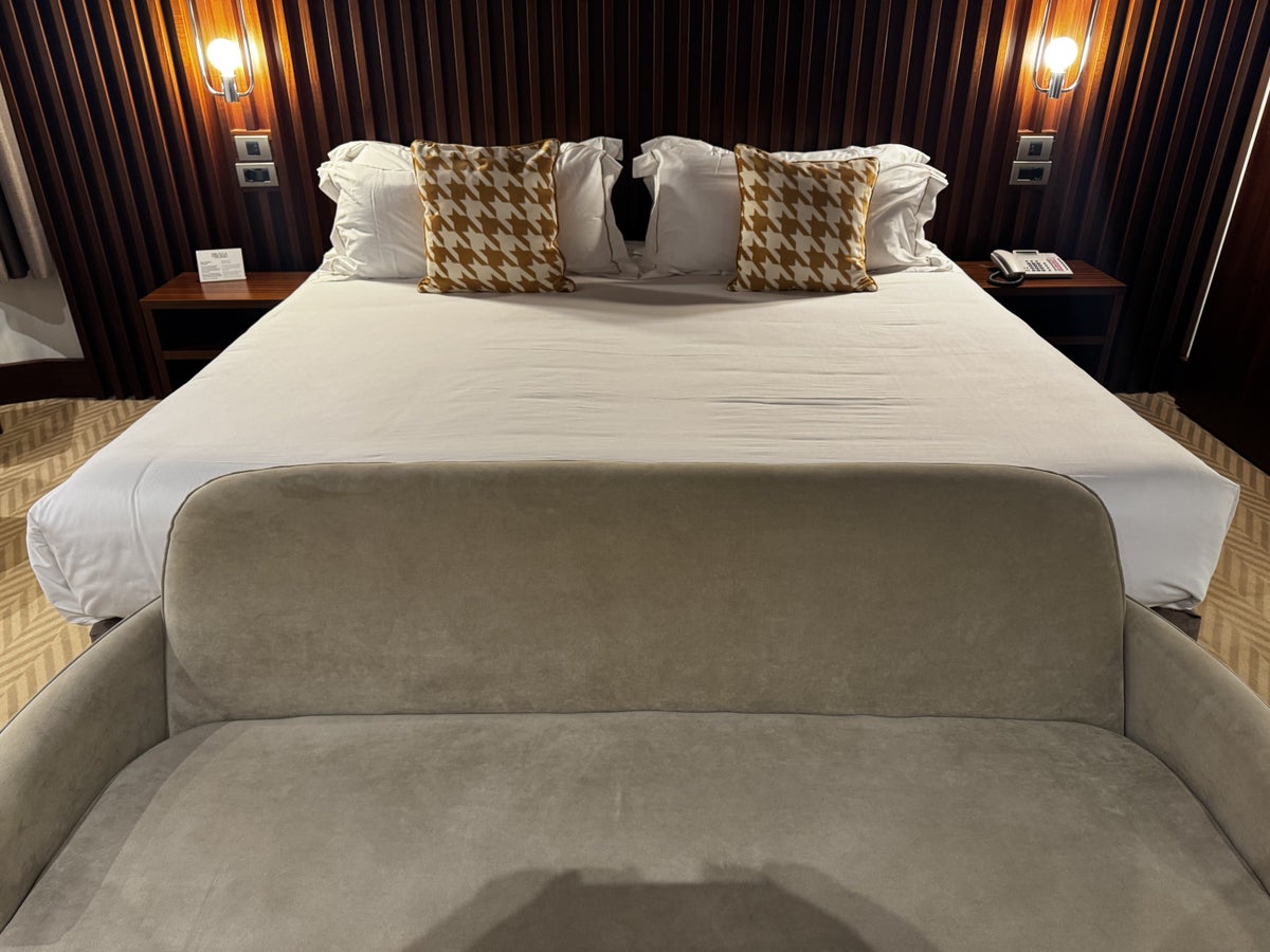 Hotel Ercilla de Bilbao Marriott Autograph Bedroom Bed