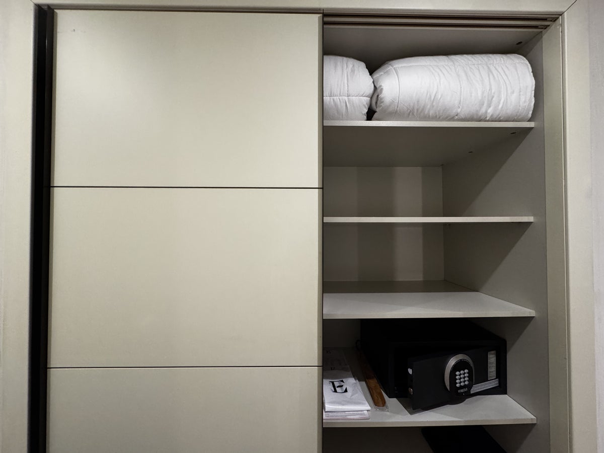 Hotel Ercilla de Bilbao Marriott Autograph Bedroom Closet Safe