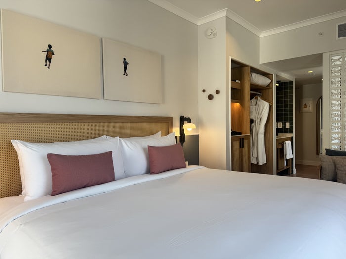 Humano Lima Tribute Portfolio Marriott Bedroom Bed Detail