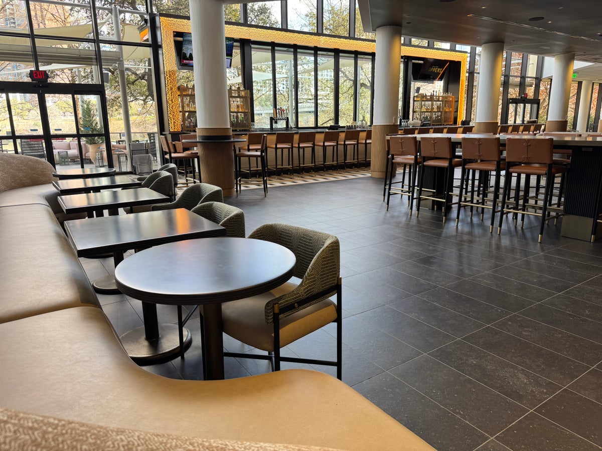 Hyatt Regency Austin Ripple & Roots interior