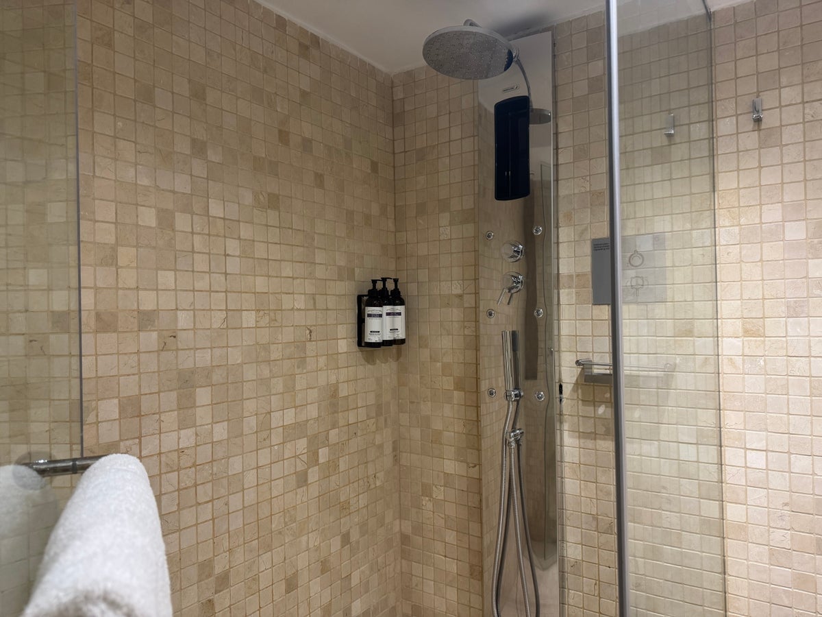 Hyatt Regency Barcelona Tower shower