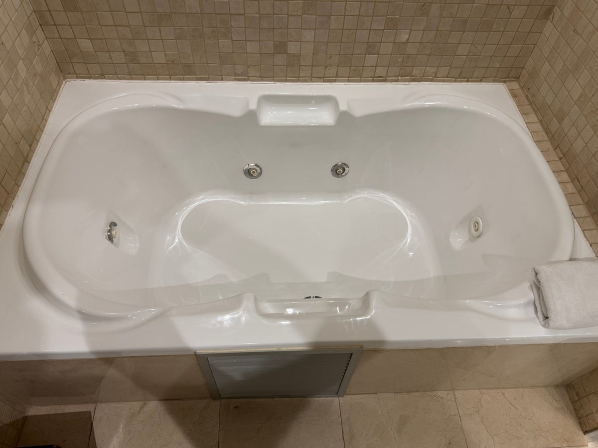 Hyatt Regency Barcelona Tower tub