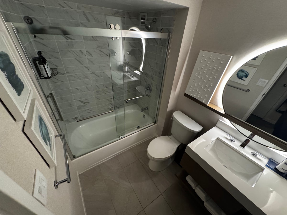 Hyatt Regency Boston Harbor bathroom