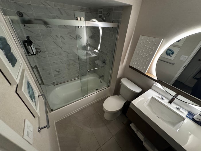Hyatt Regency Boston Harbor bathroom