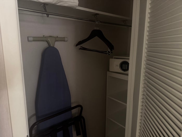 Hyatt Regency Boston Harbor bedroom closet