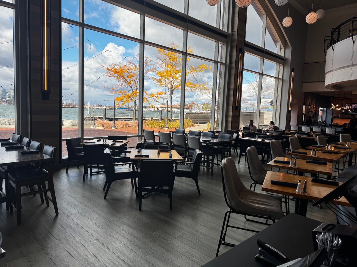Hyatt Regency Boston Harbor restaurant seating