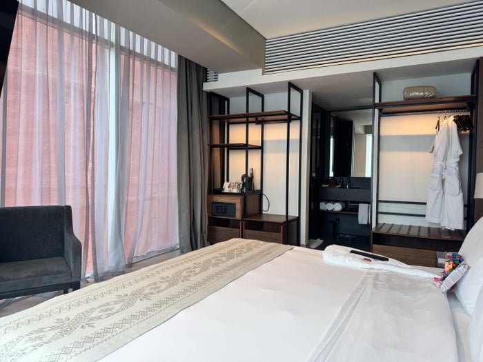 Hyatt Regency Mexico City Insurgentes Bedroom Closet View