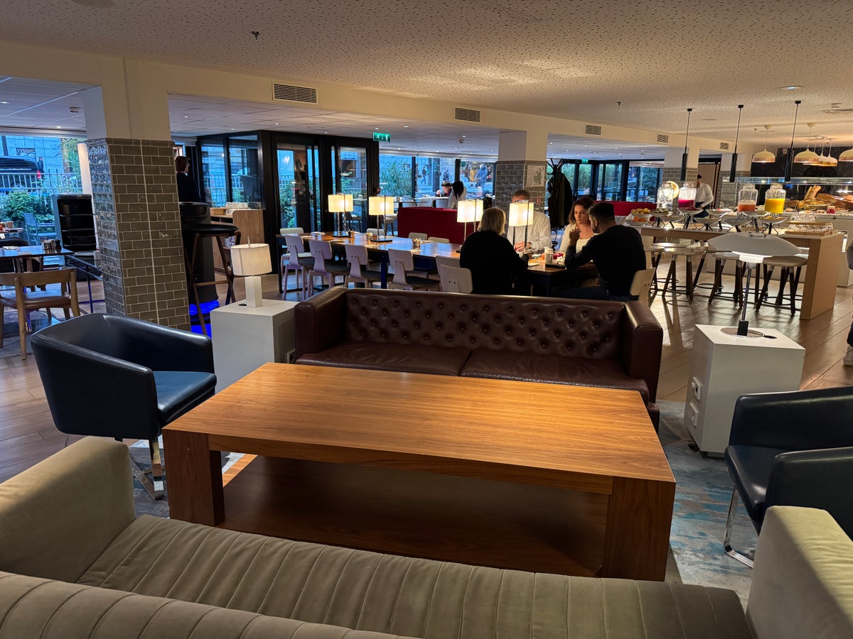 Hyatt Regency Paris Etoile Mayo breakfast overflow seating