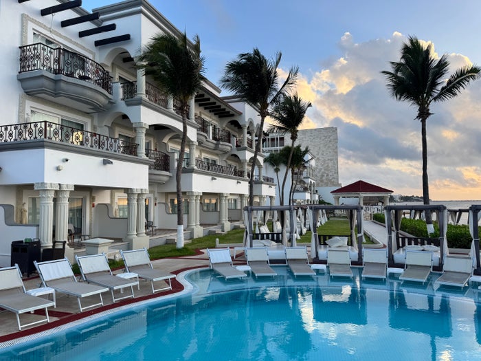 Hyatt Vivid Playa del Carmen pool cabanas