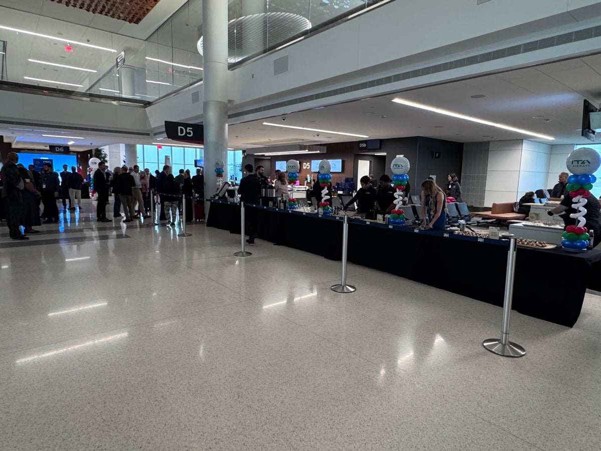 ITA Airways inaugural FCO IAH buffet at gate