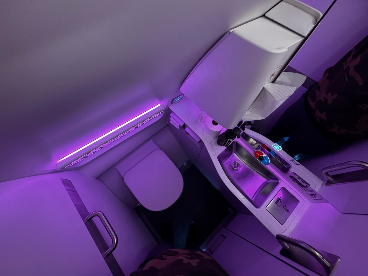 Iberia A321XLR MAD BOS lavatory