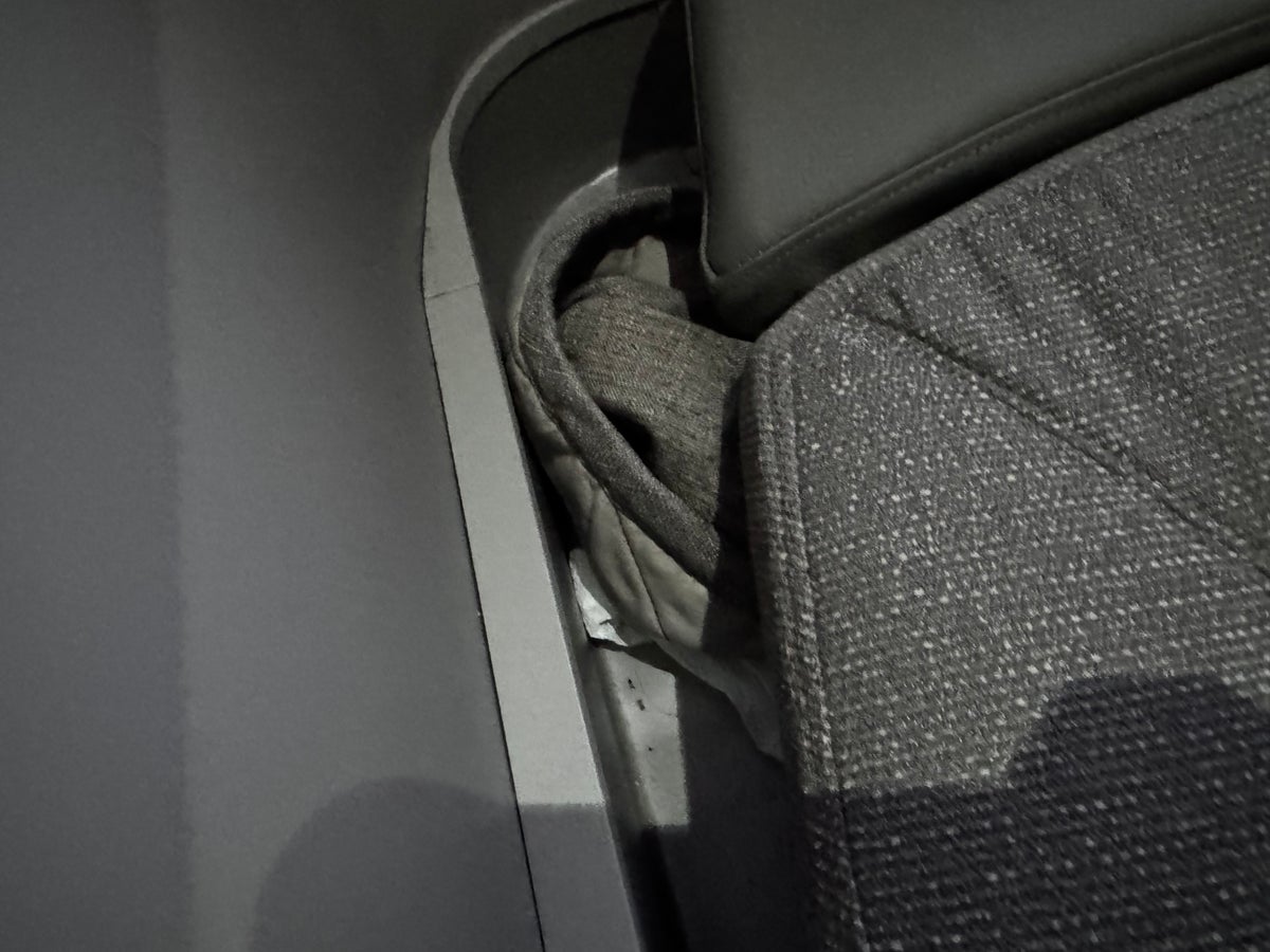 Iberia A321XLR MAD BOS old trash blanket