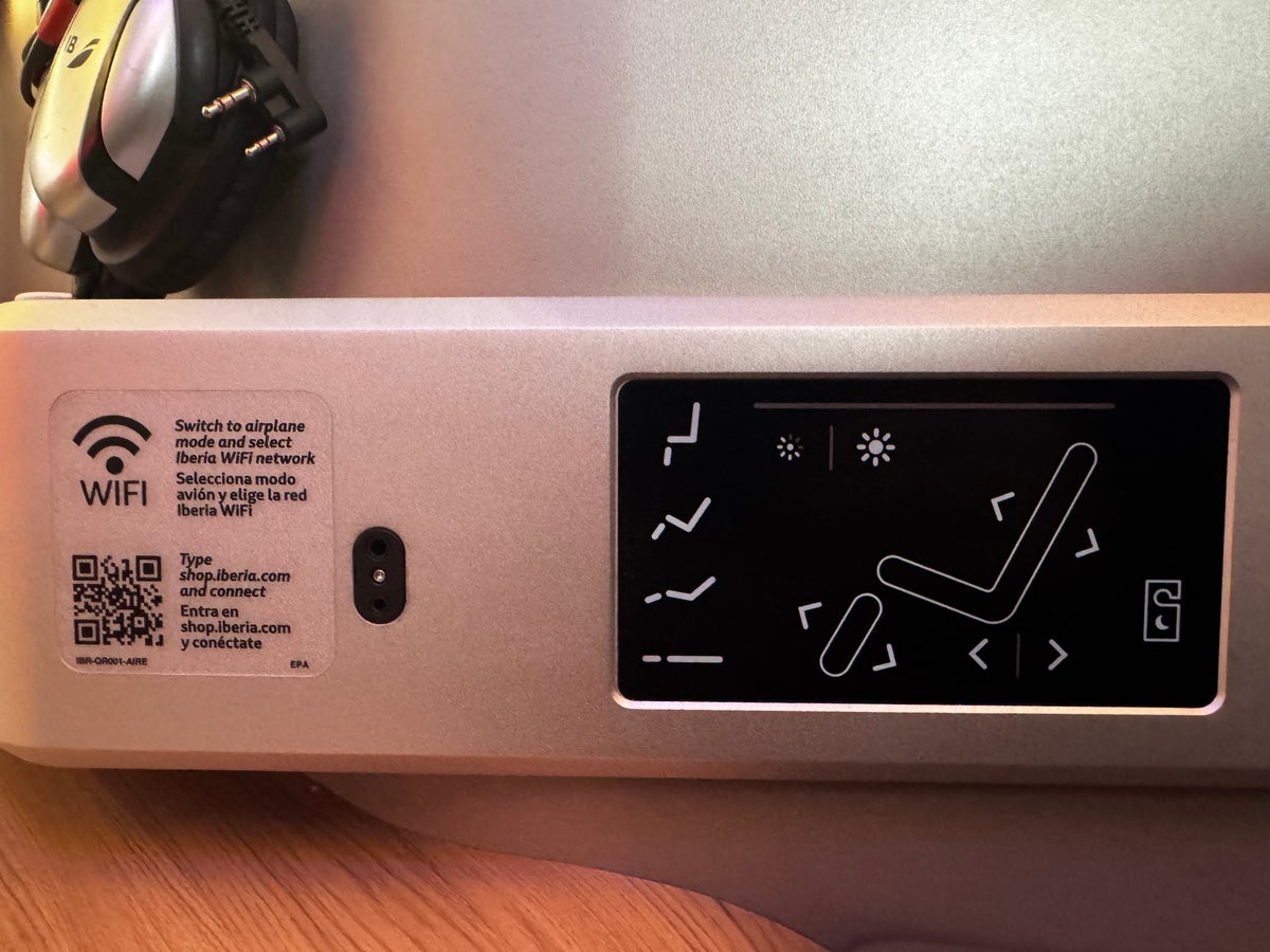 Iberia A321XLR MAD BOS seat controls