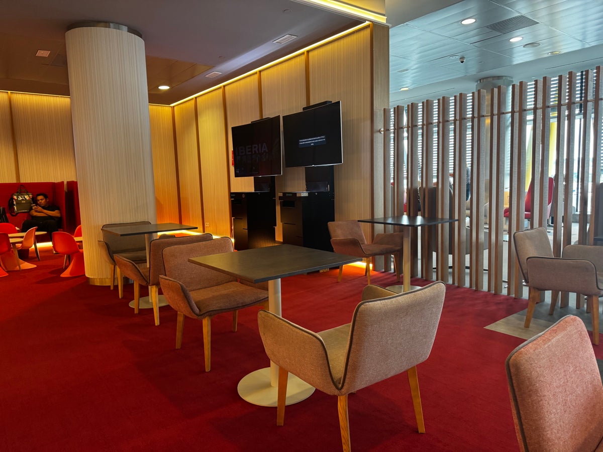 Iberia Velazquez Lounge Madrid MAD TV room