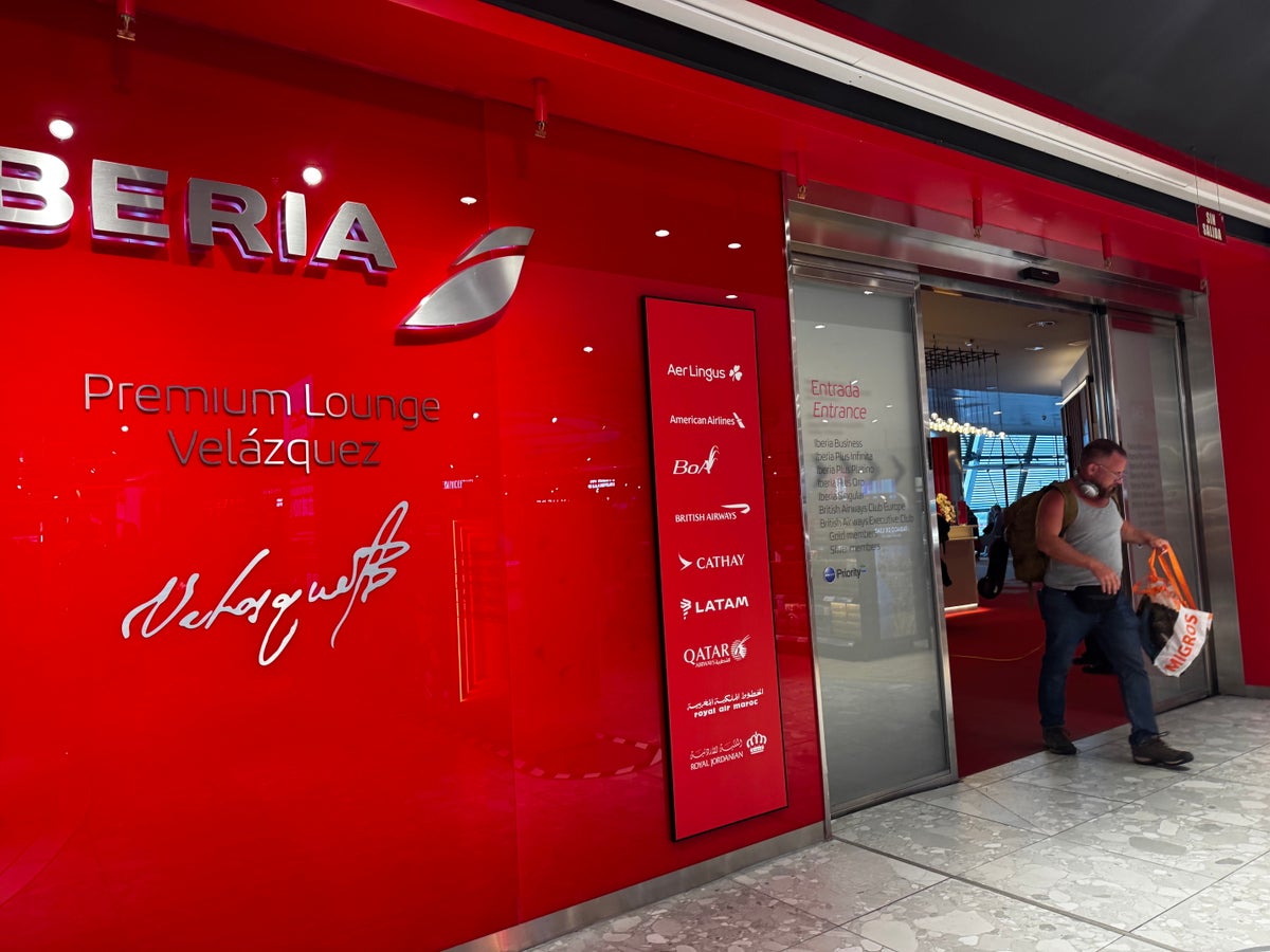 Iberia Velazquez Lounge Madrid MAD door