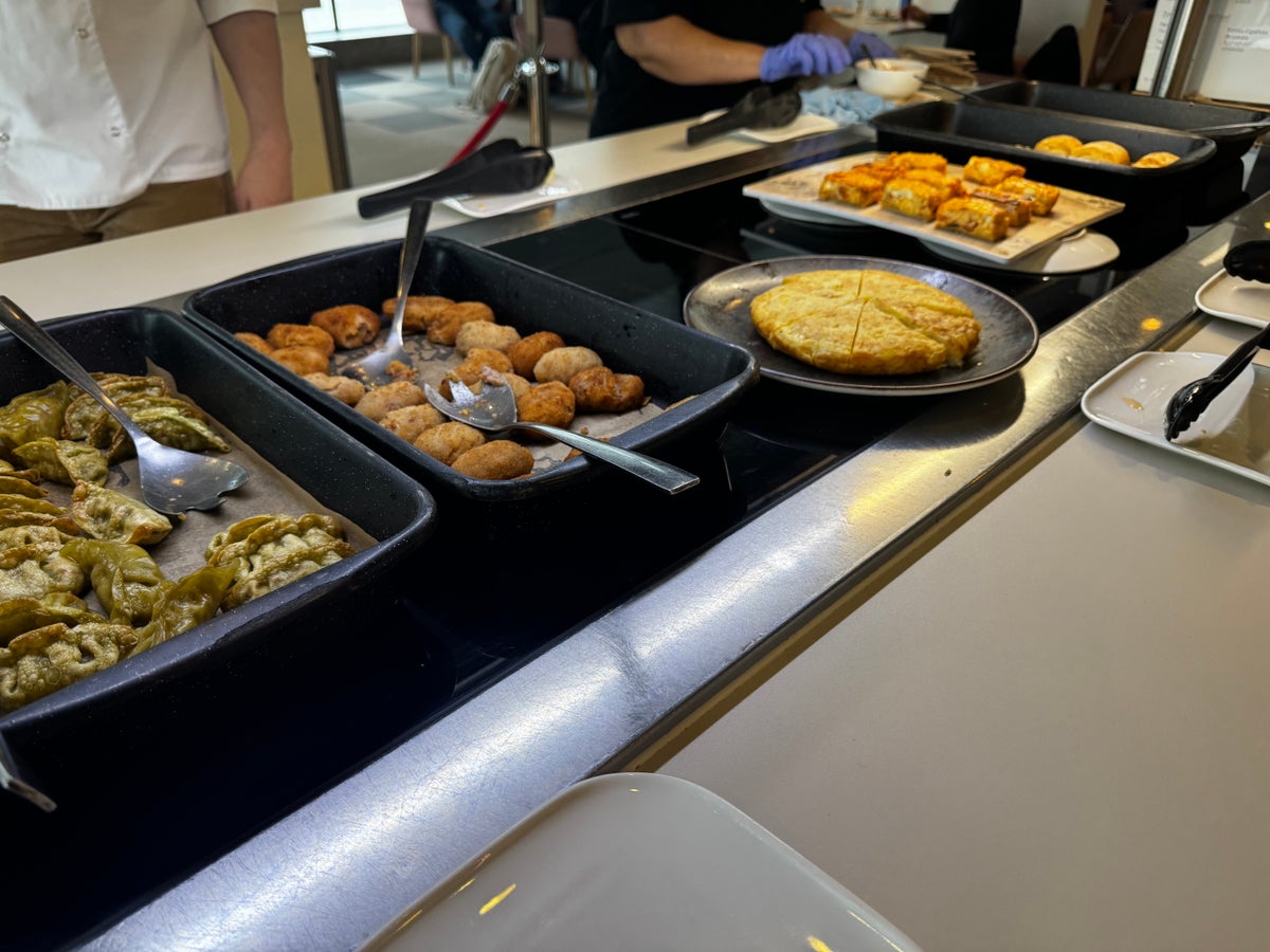 Iberia Velazquez Lounge Madrid MAD hot dishes