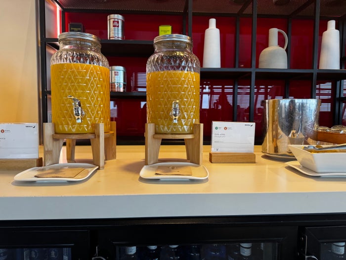 Iberia Velazquez Lounge Madrid MAD juices