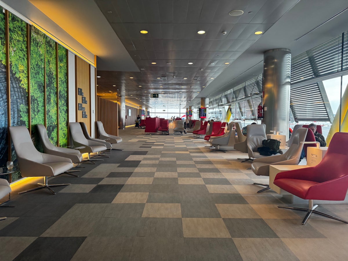 Iberia Velazquez Lounge Madrid MAD main hall
