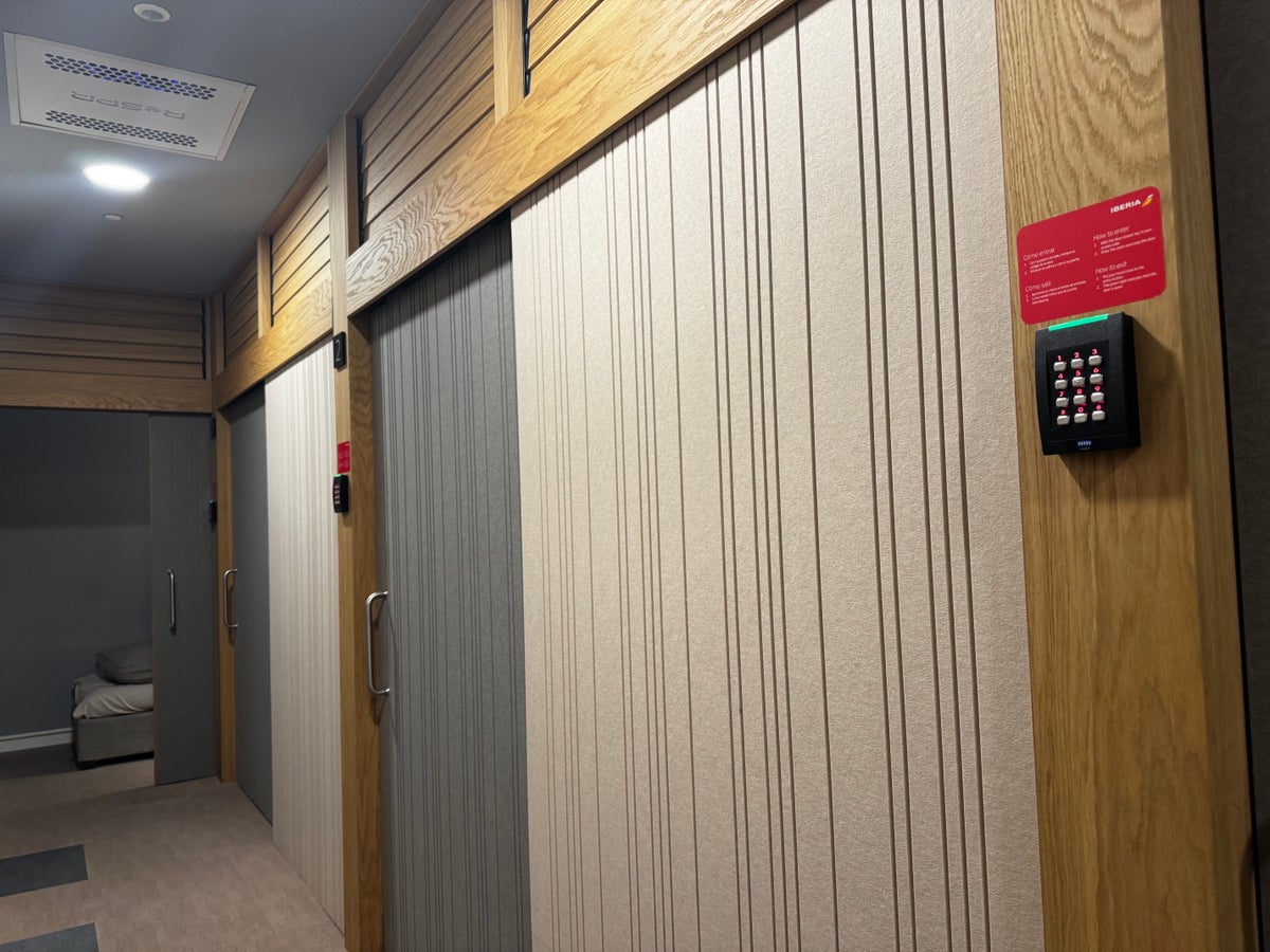 Iberia Velazquez Lounge Madrid MAD rest area