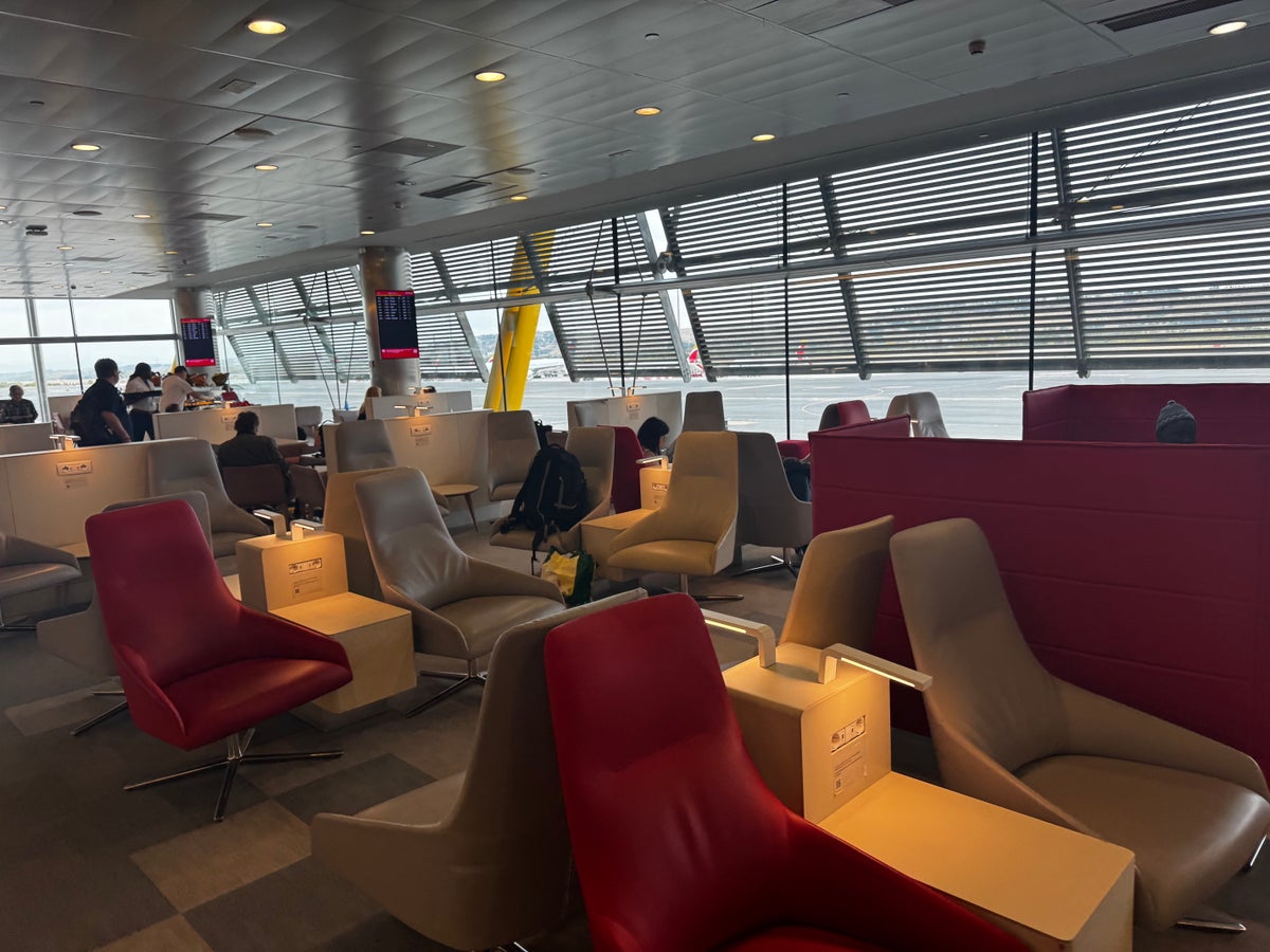 Iberia Velazquez Lounge Madrid MAD seating block