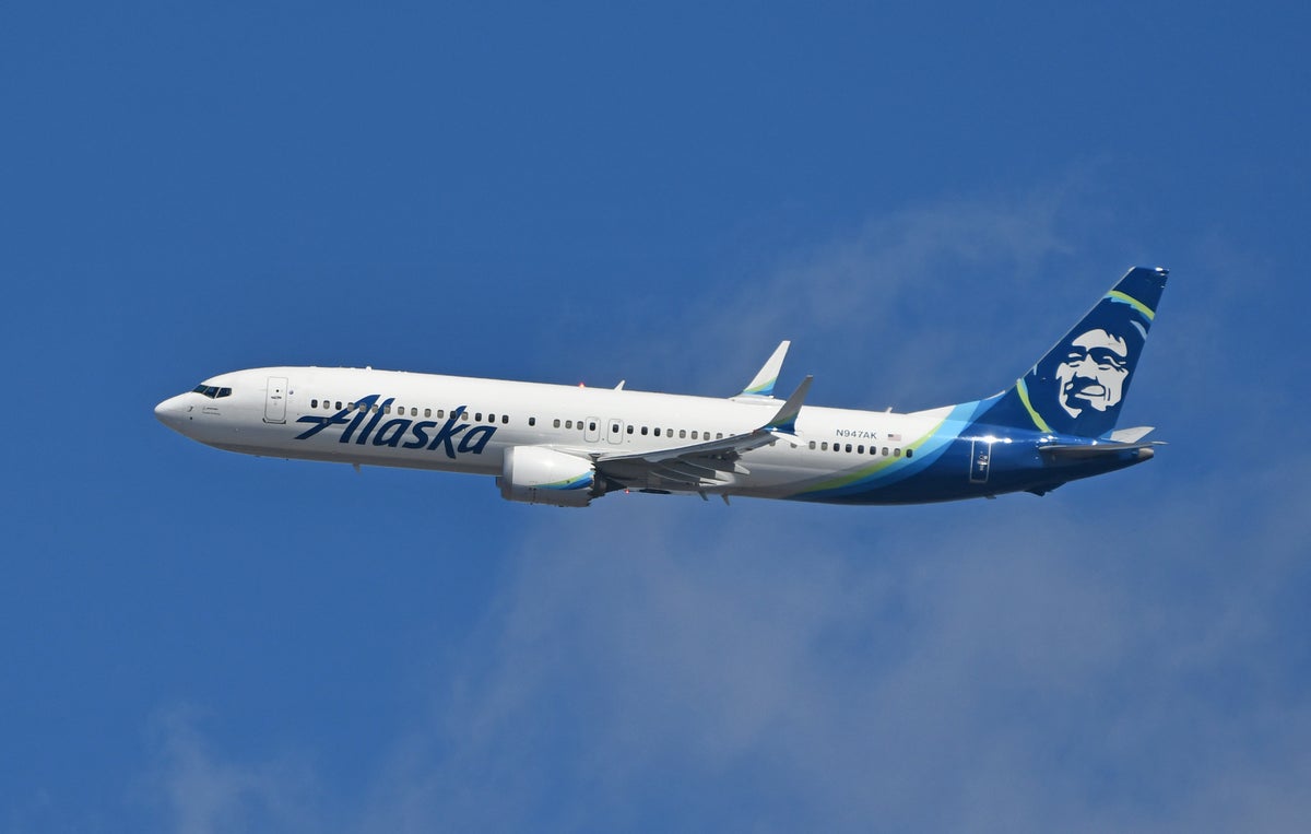 JFK Alaska Airlines B737 Max 9 in flight