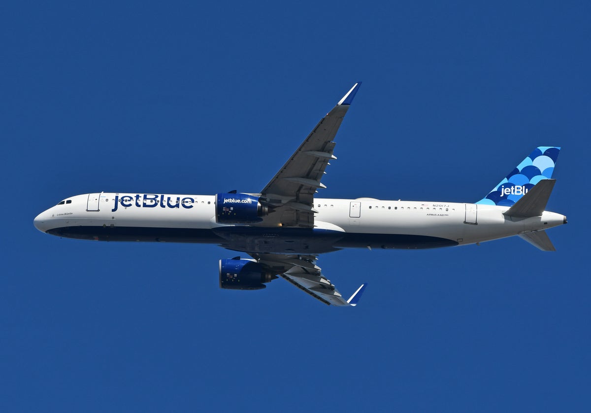 JFK JetBlue Balloons A321neo takeoff 2