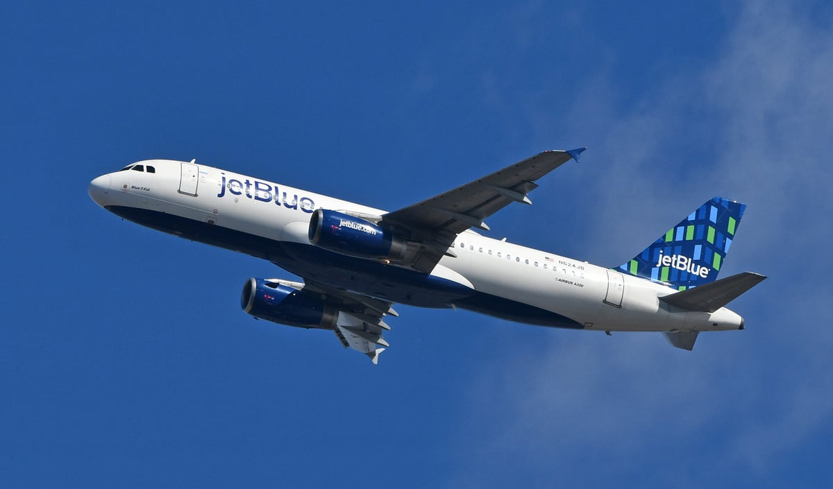 JFK JetBlue Highrise A320 takeoff JFK JetBlue Highrise A320 takeoff