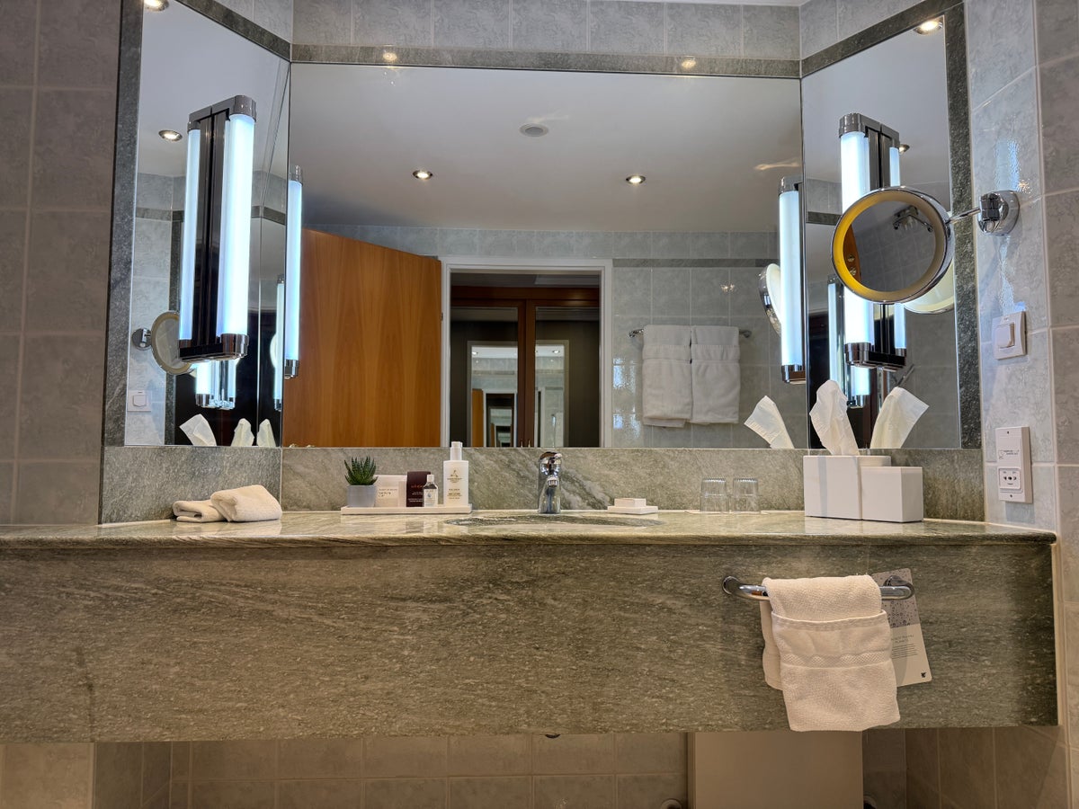 JW Marriott Bucharest Grand Hotel Executive Grand Room vanity