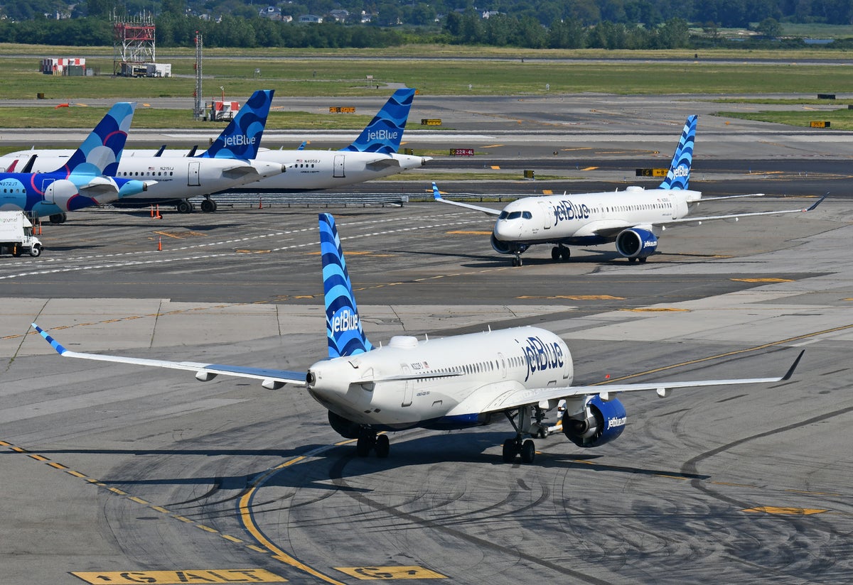 JetBlue A220 300s face to face JFK