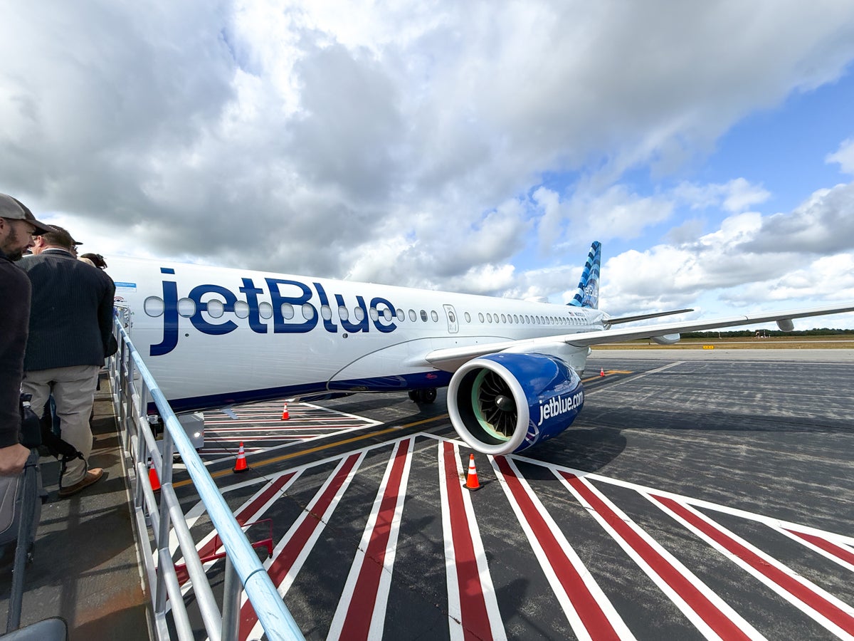 JetBlue A220 MVY Image Credit Chris Hassan
